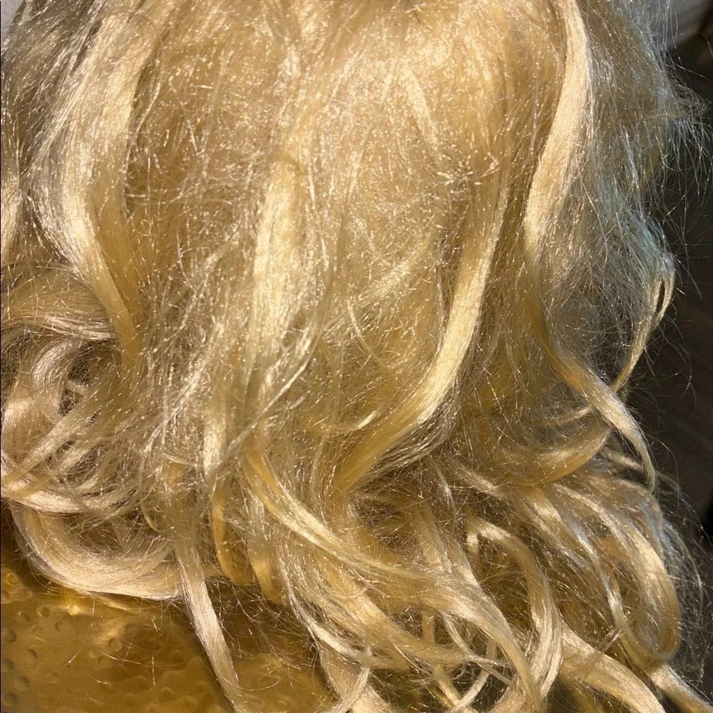 Blonde Barbie curly hair wig - Picture 6 of 14